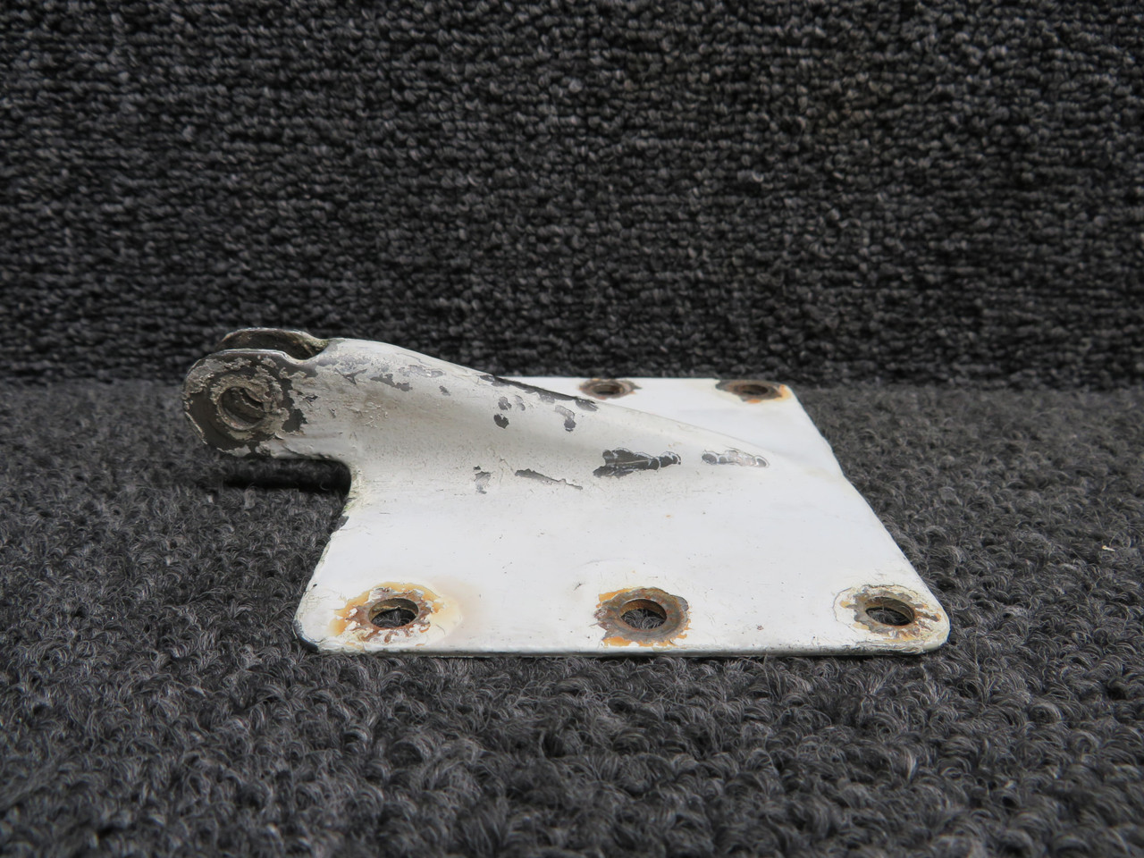 68174-000 Piper PA32RT-300T Aft Cabin Door Hinge Upper or Lower (White)