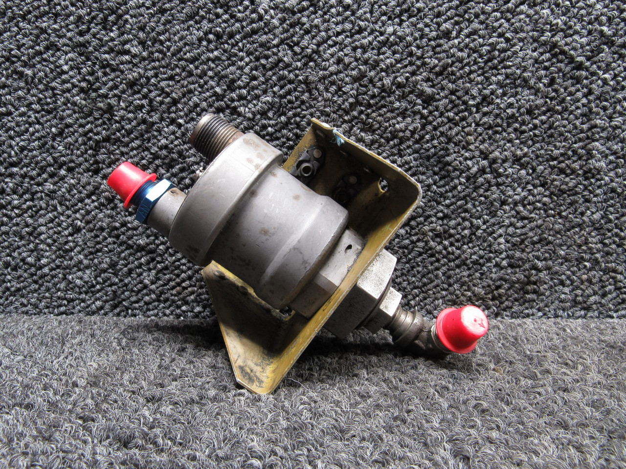 318-00050 Thomas A Edison Oil Pressure Transmitter with Bracket