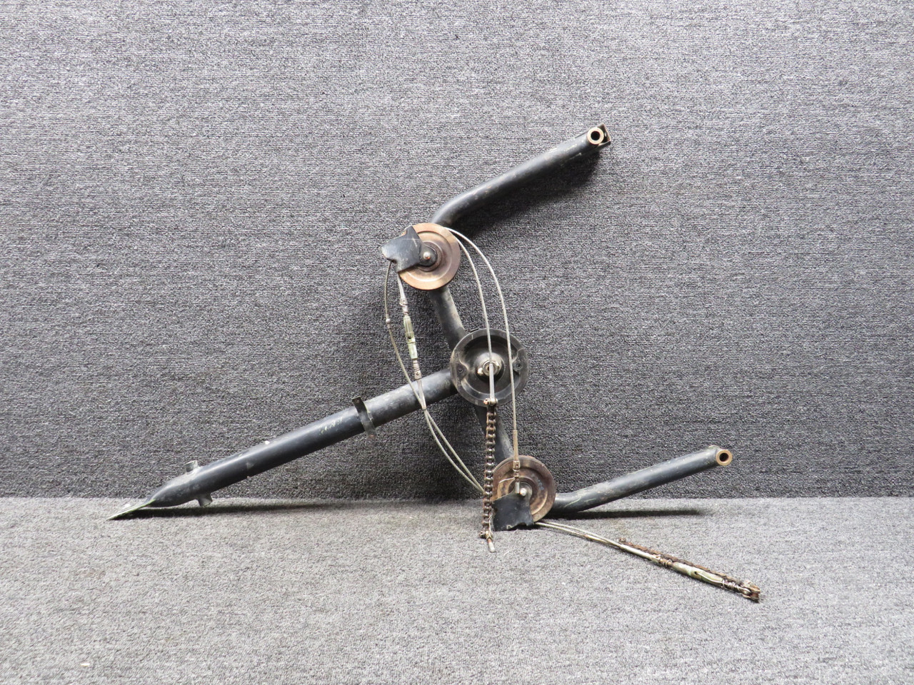 0560006-6 Cessna 172M Control Yoke Assembly Minus Sprockets