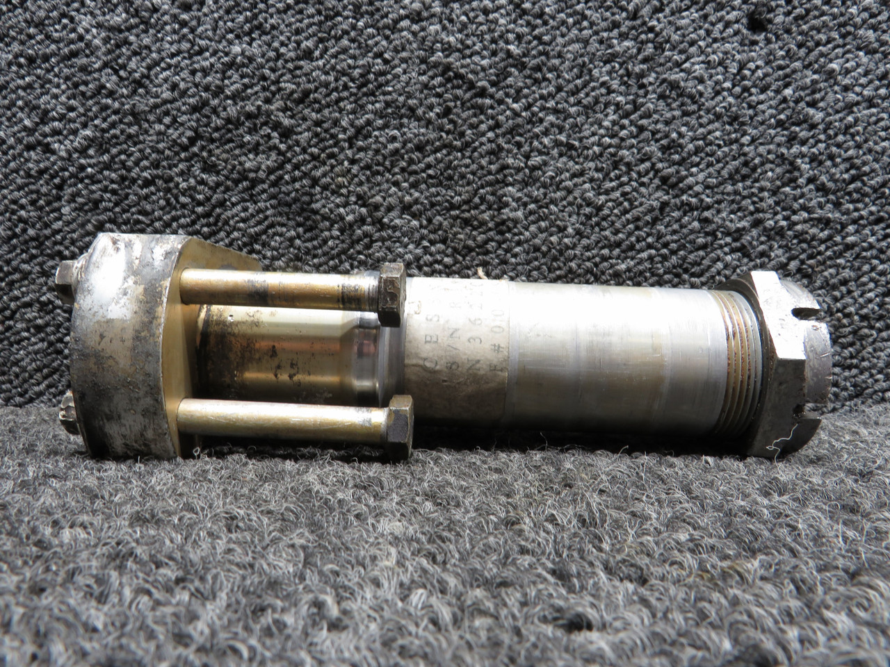 0541124-1 Cessna R182 Main Landing Gear Axle with Nut