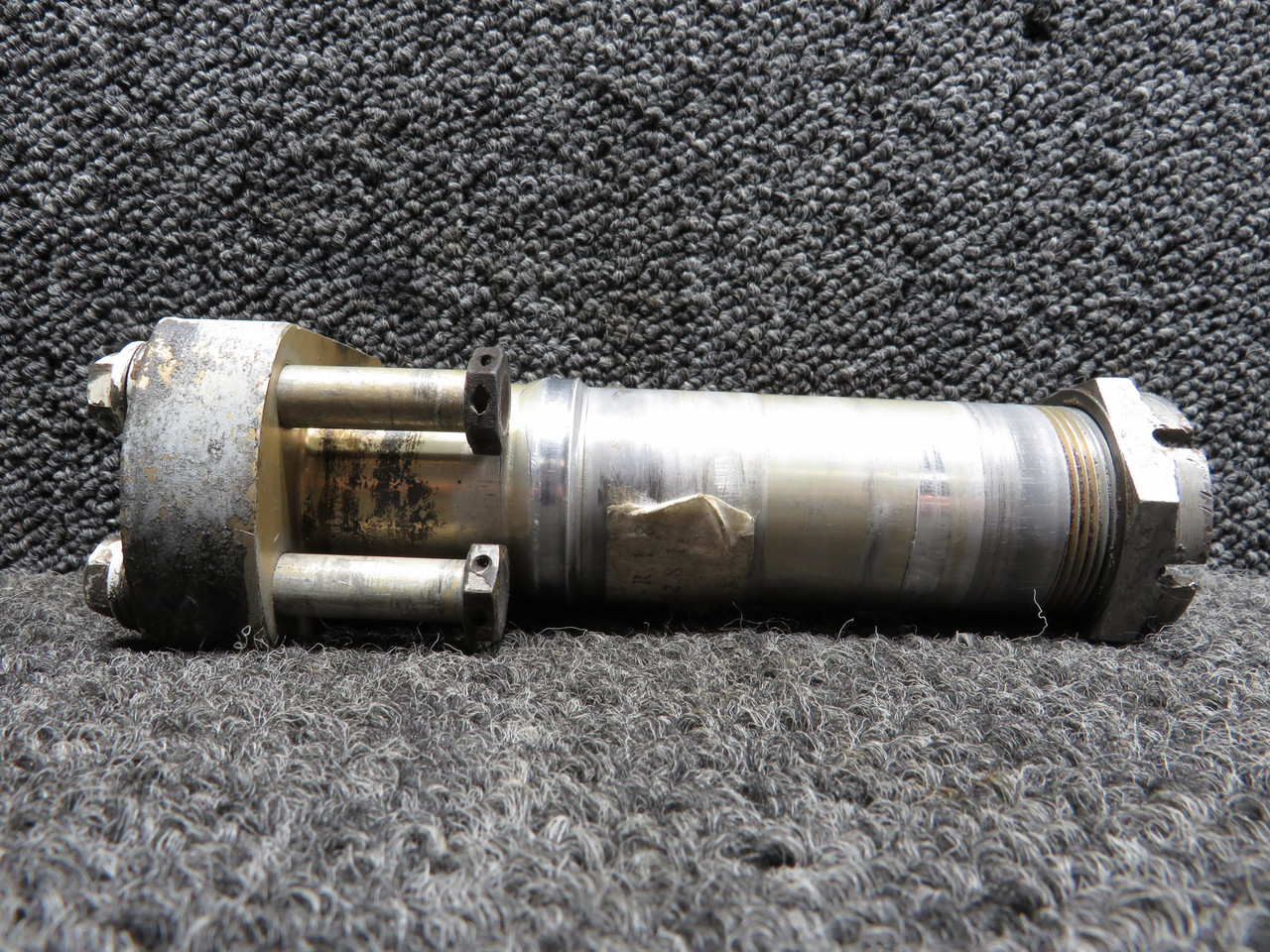 空挺　 0541124-1 Cessna R182 Main Landing Gear Axle with Nut