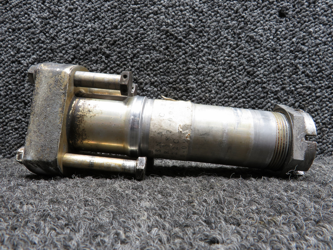 0541124-1 Cessna R182 Main Landing Gear Axle with Nut