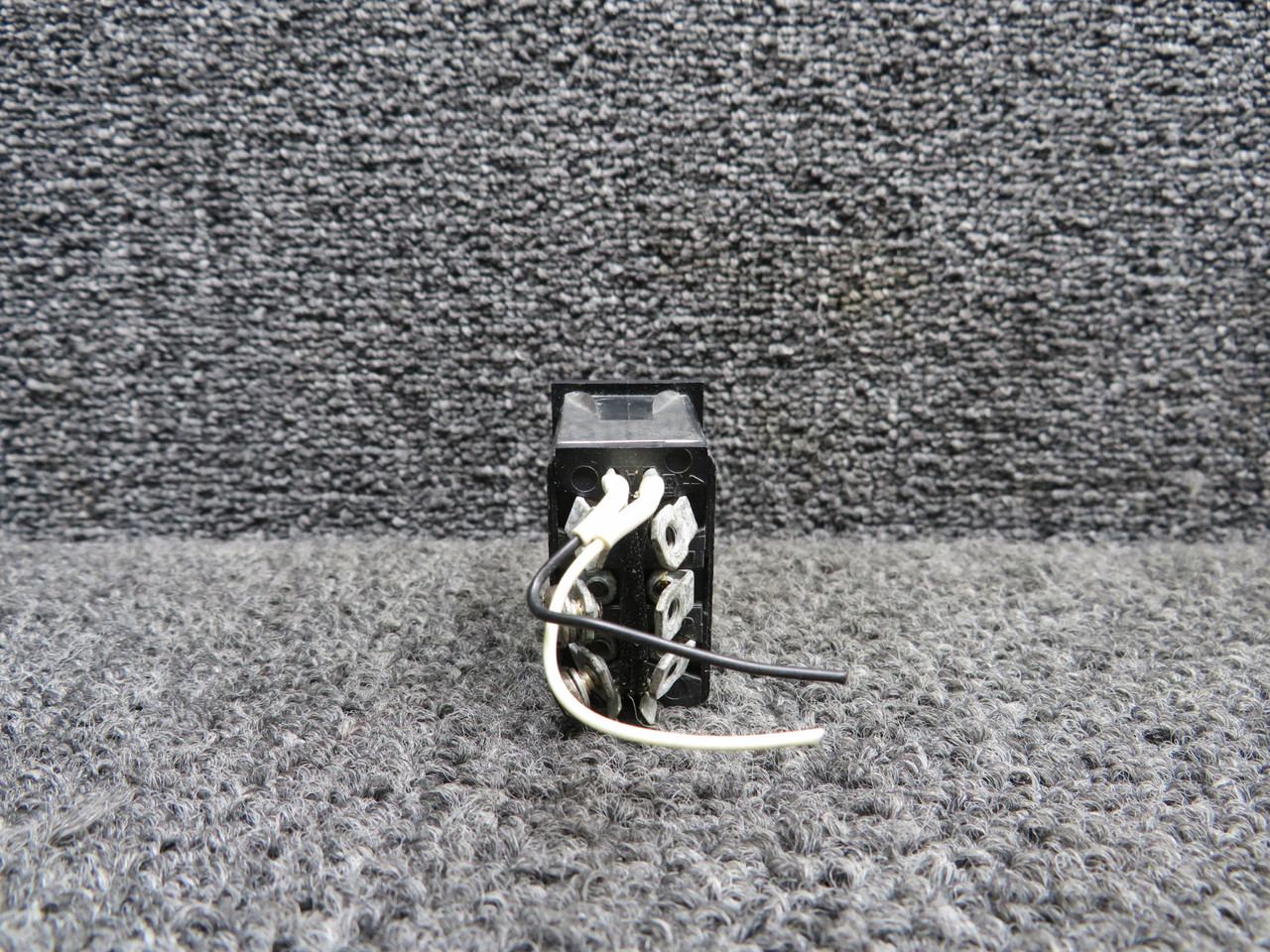 8941K699 (Alternate PN: 688-296) Piper PA28-181 MAG Right Rocker Switch