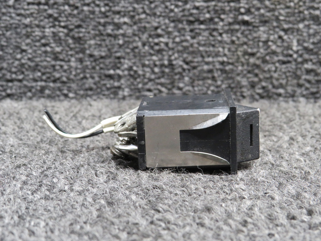 8941K699 (Alternate Part Number: 688-296) Piper PA28-181 MAG Left