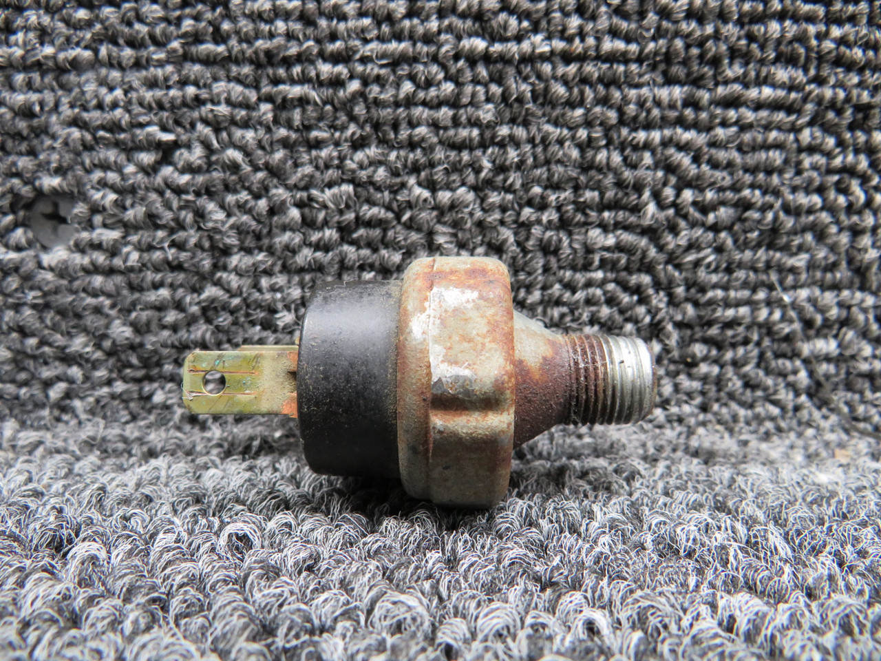 1D1194-1 BF Goodrich De-Icing Pressure Switch, Rusty