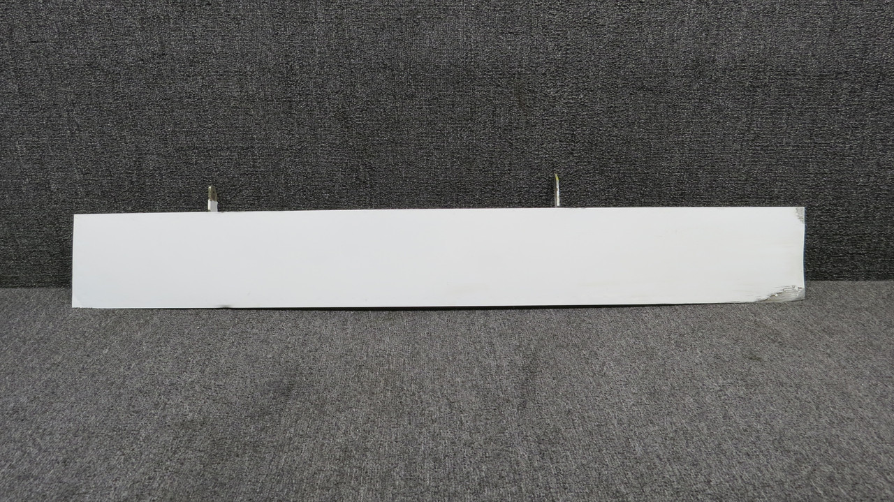 JEANAページ 23950-000 Piper PA30 Nose Gear Door Assembly LH (White) (Scraped