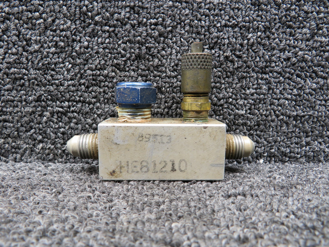 HE81210 (Use: 9910163-1) Cessna Service Valve Assembly
