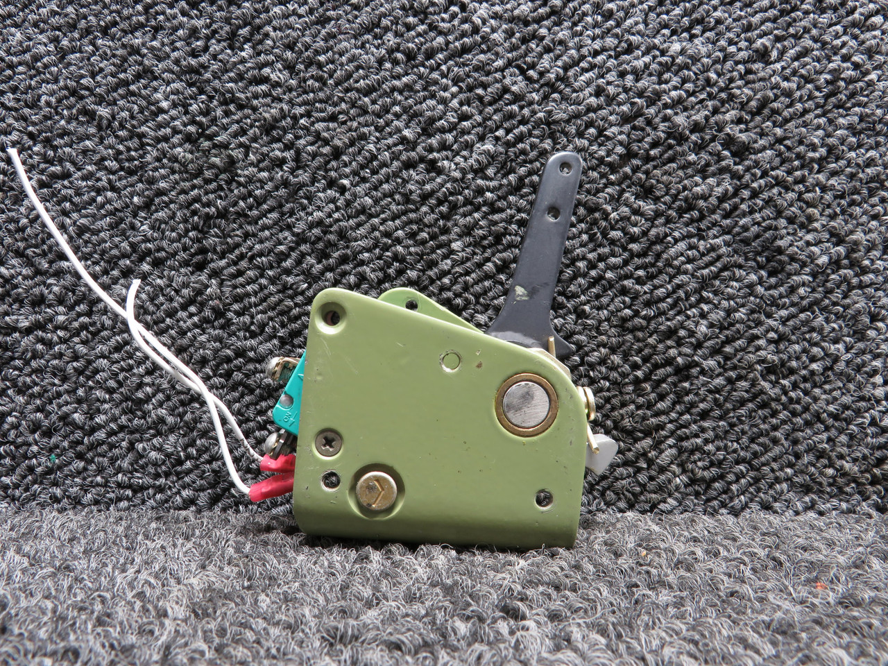 50-534812-601 Beechcraft C90 Flap Switch (Less Handle and 1 Switch