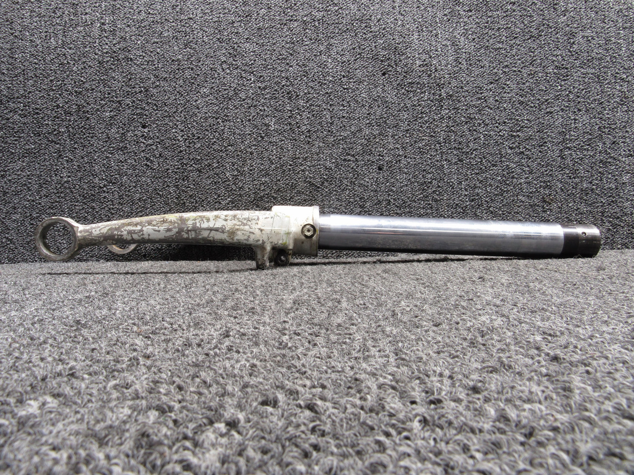 19273-000 (Alt: 751-761) Piper PA23-160 Nose Landing Gear Strut