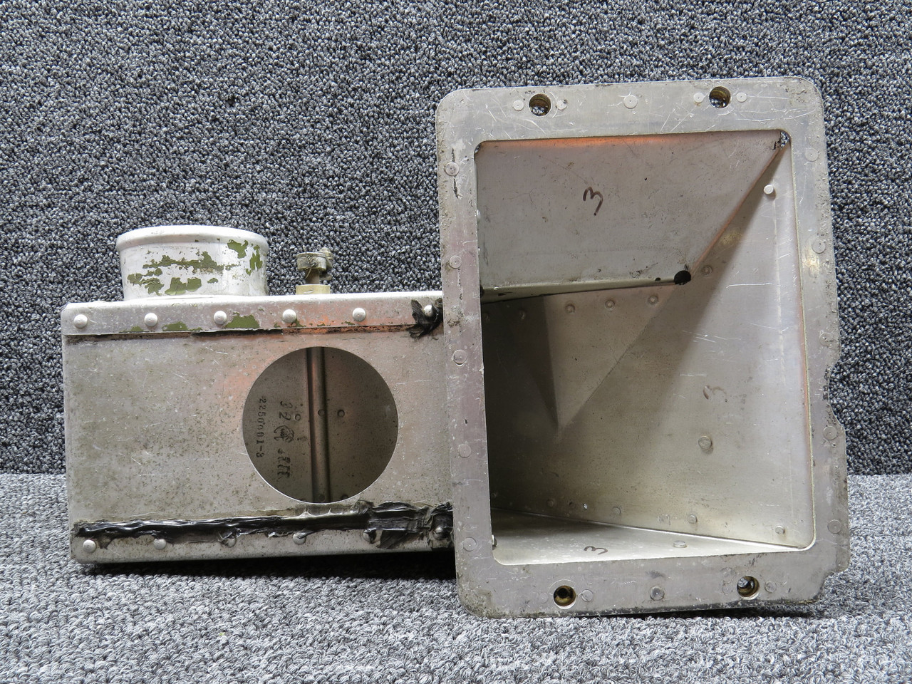 2250016-1 Cessna 182RG Air Box Assembly Carburetor Assembly Less