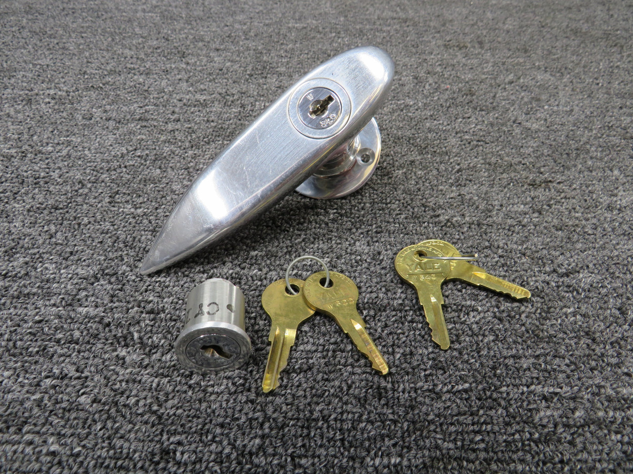 Beechcraft Door Handle with Lock and Key Set (New Old Stock) For Sale Beechcraft Door Handle with Lock and Key Set (New Old Stock) For Sale