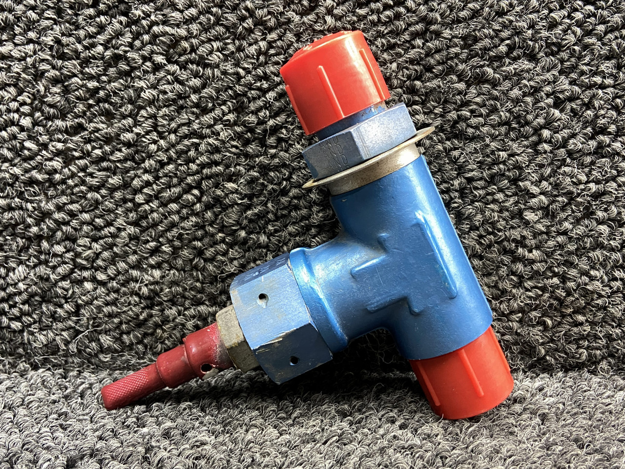 AN783D10, 50BSH9C Cessna 421C Fuel Line Tee w Drain Valve (LH or RH)