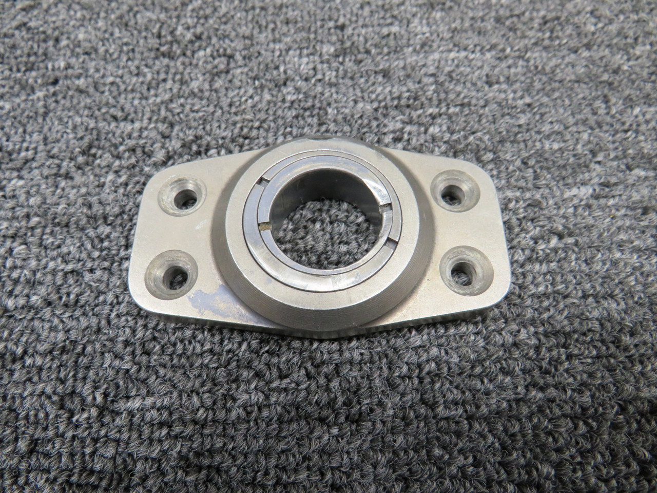 クッションタグ　ROUTE No.11 6711270-5 Cessna 560XL Cabin Entry Door Latch Plate (Damaged