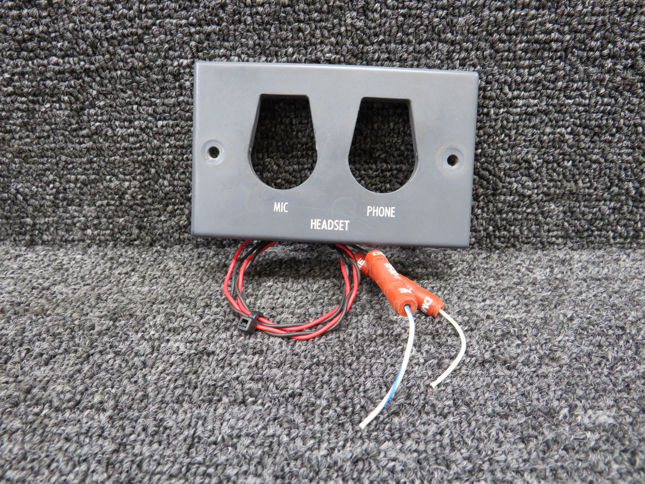 9914613-2 (Alt: 95-3836-2) Cessna Citation 560XL Mic Jack El Panel