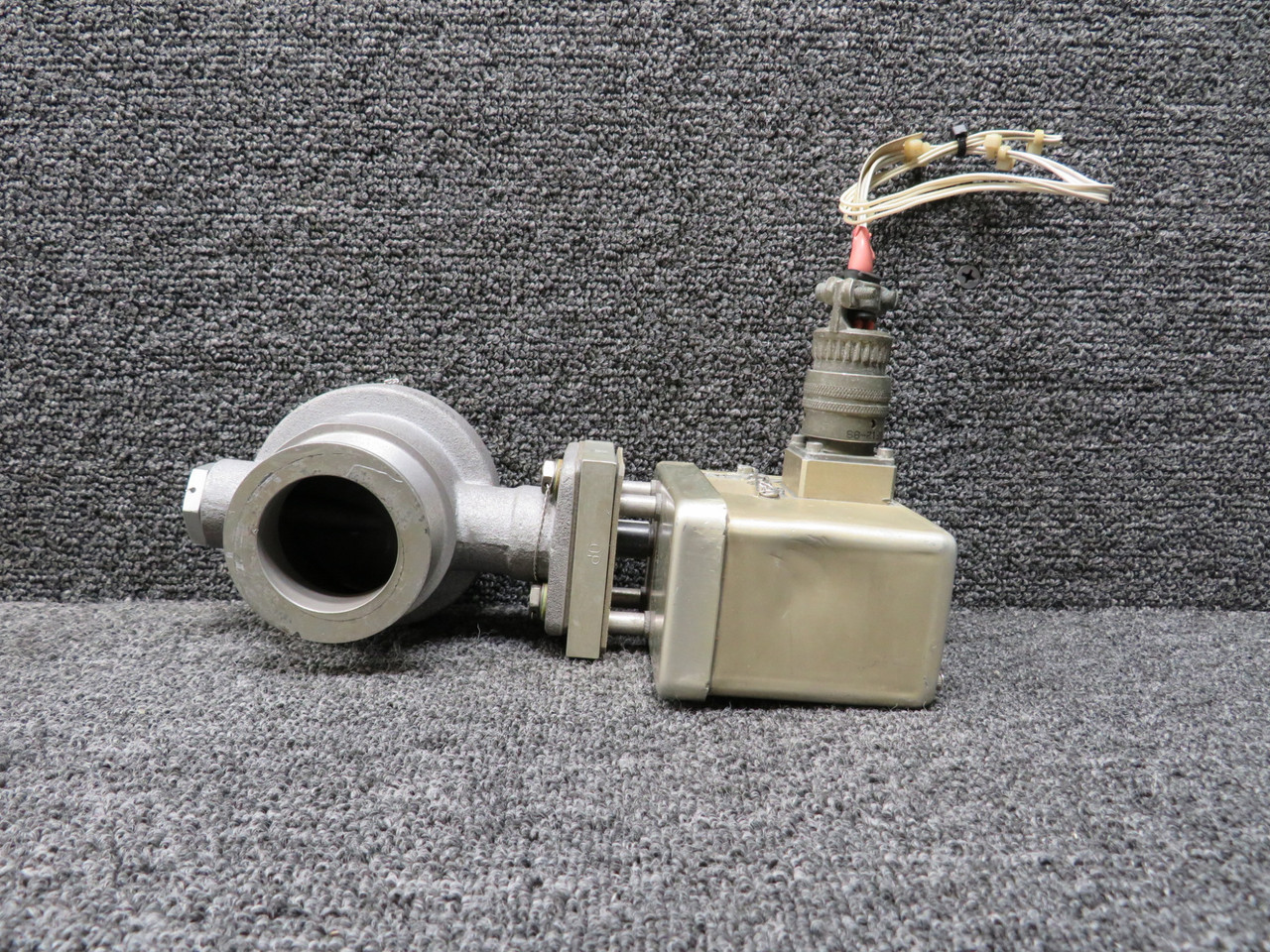 27241287-14 (Alt: 9912518-2) Parker Temperature Control Valve