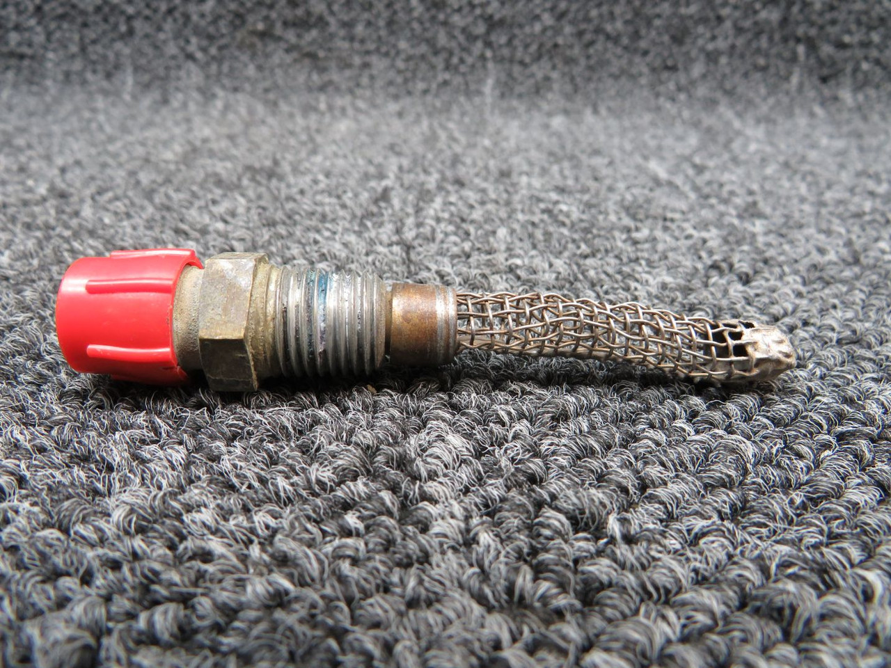 04160013 Cessna 172P Fwd Tank Fuel Finger Strainer