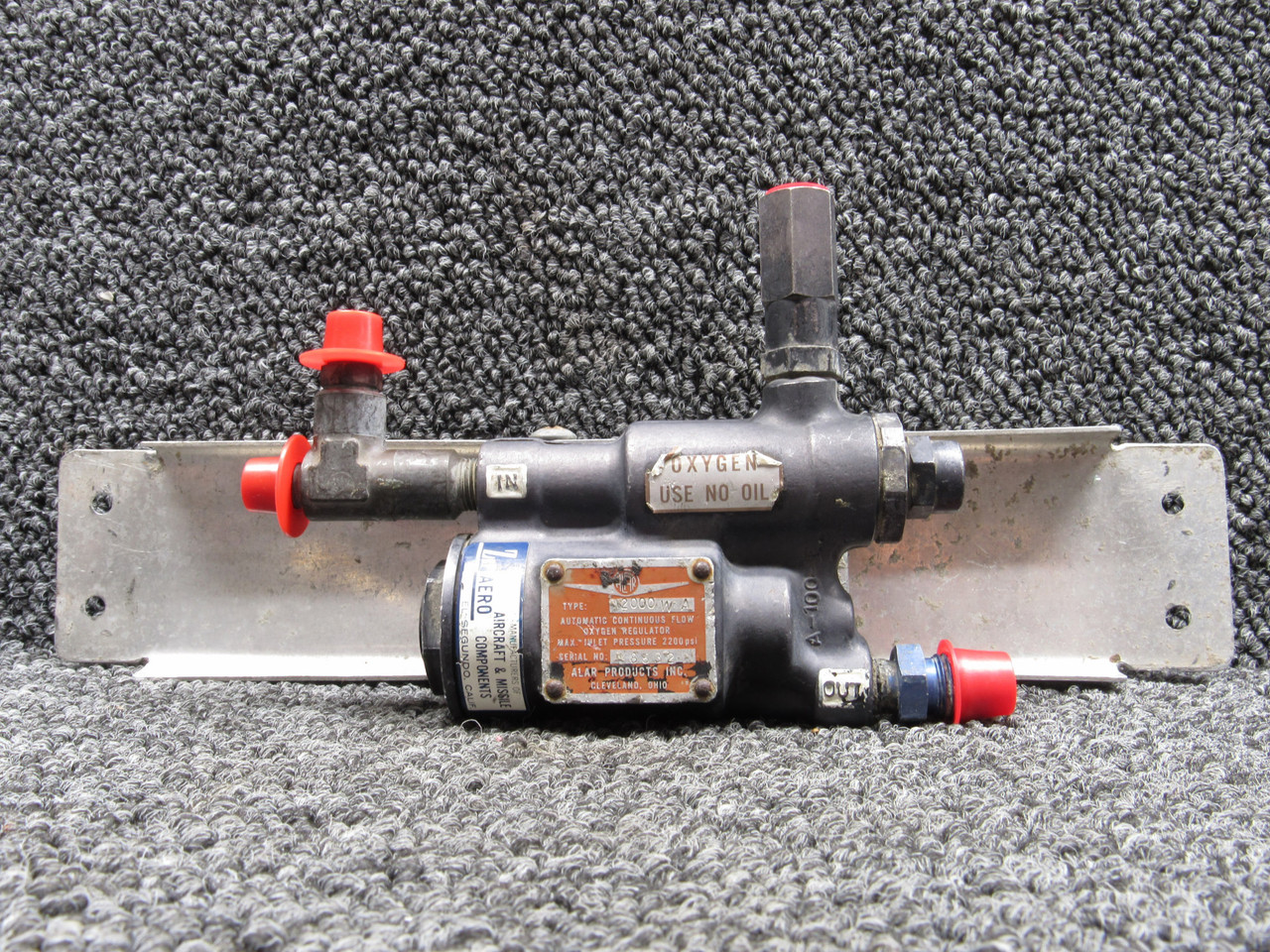 A2000WA Alar Products Automatic Continuous Flow Oxygen Regulator with Mount