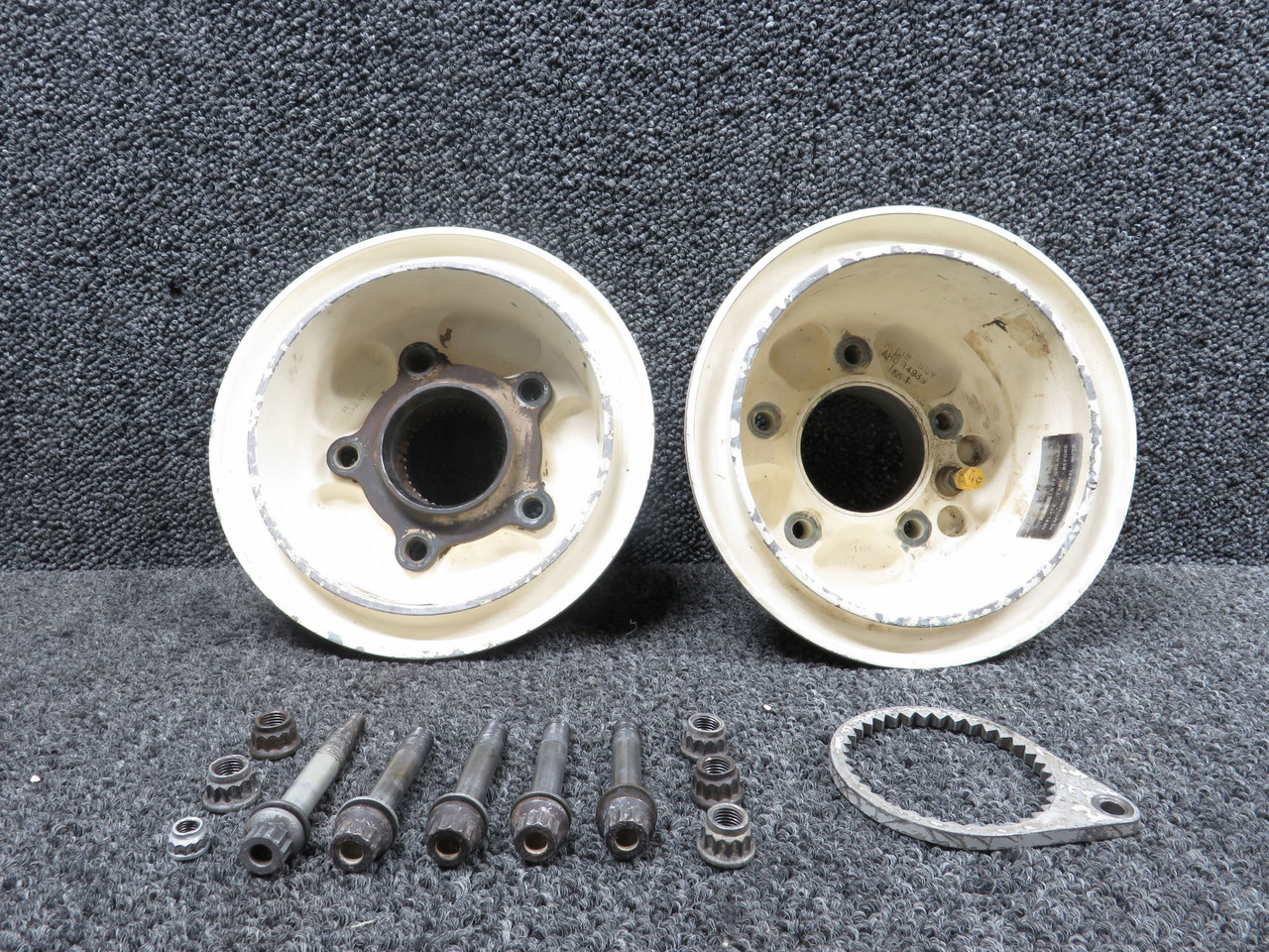 AH52688 Jet Stream Nose Wheel Assembly w Nut Axle Capture Ring