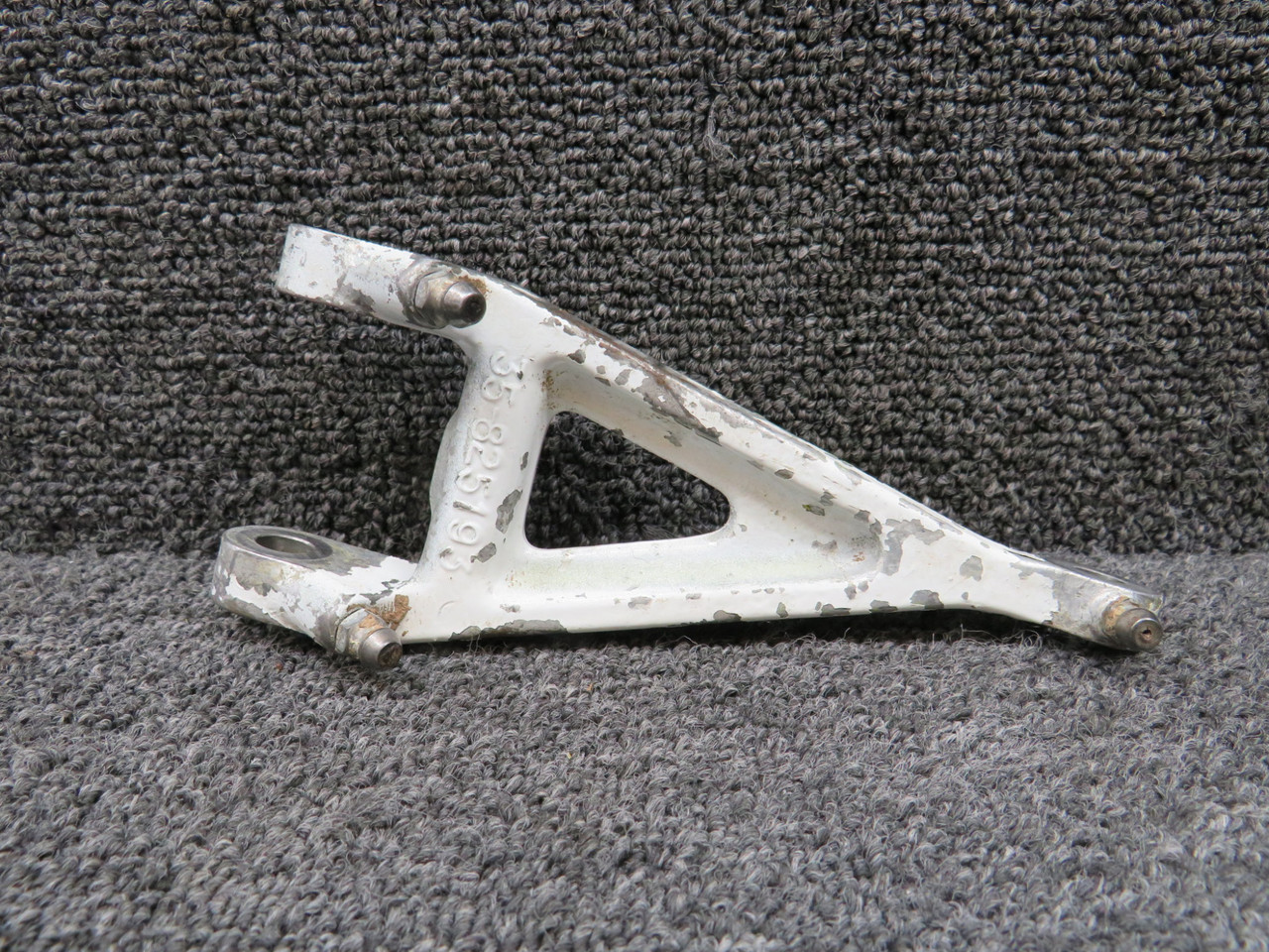 35-825193-1 (Cast: 35-825193) Beechcraft B55 Nose Gear Lower Torque Knee