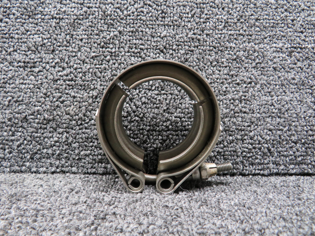 00624-24540-150 Aeroquip Clamp (30-35 lbs in) For Sale