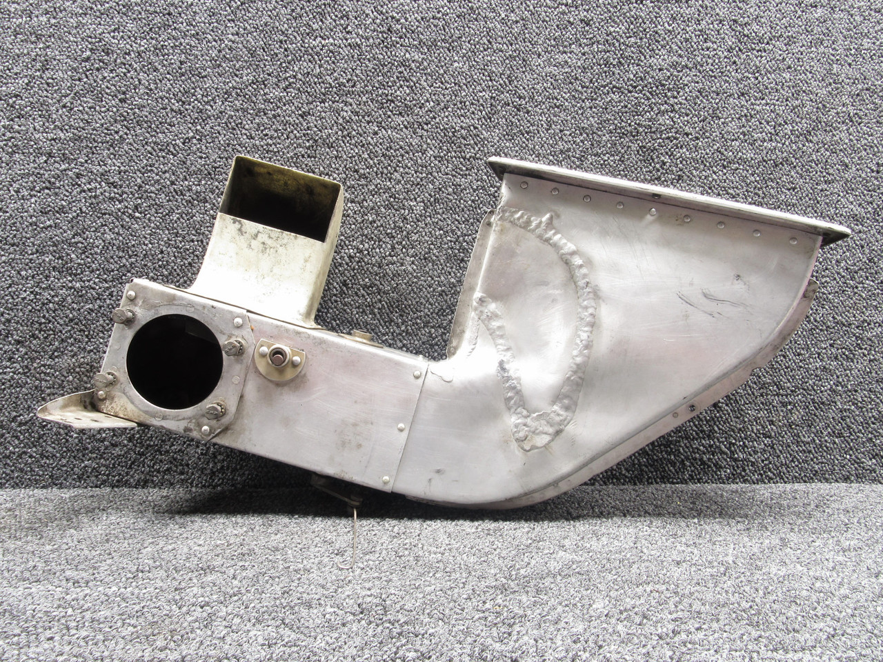 専用ページ205 1250700-4 Cessna 205 Induction Air Box, Repaired