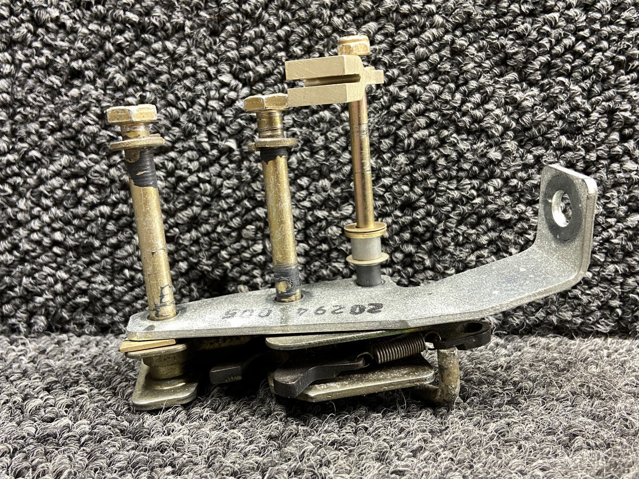 21861-001, 20294-005 Cirrus SR22T Upper LH Cabin Door Rotary Latch