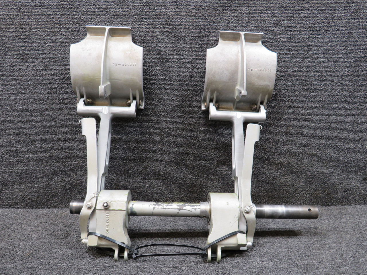 50-524402-607 Beechcraft King Air B90 Pilot Rudder Pedal Assembly