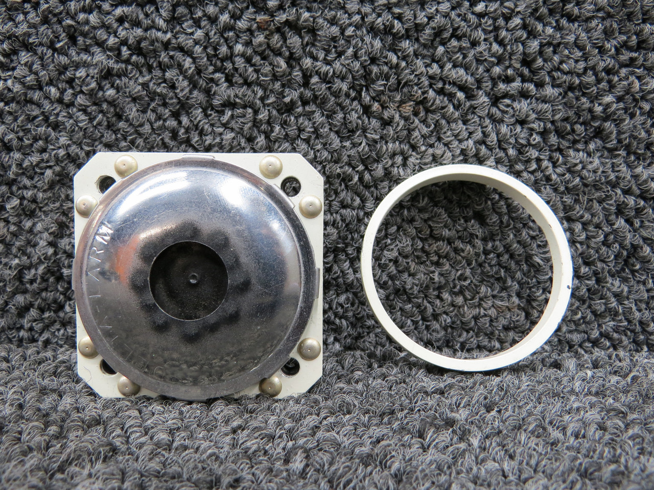 アオガルテンベース 16004042 (Alt: B320-1) Delta-Larm Warning Horn Assembly and Spacer