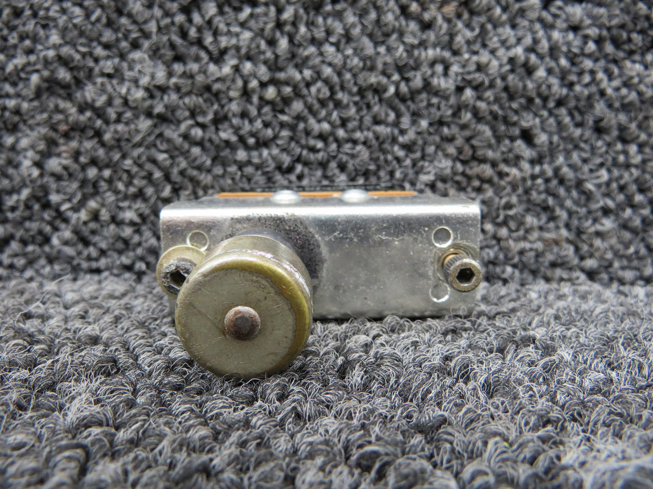 M8805-55-001 Cutler-Hammer Micro Switch (Chipped)