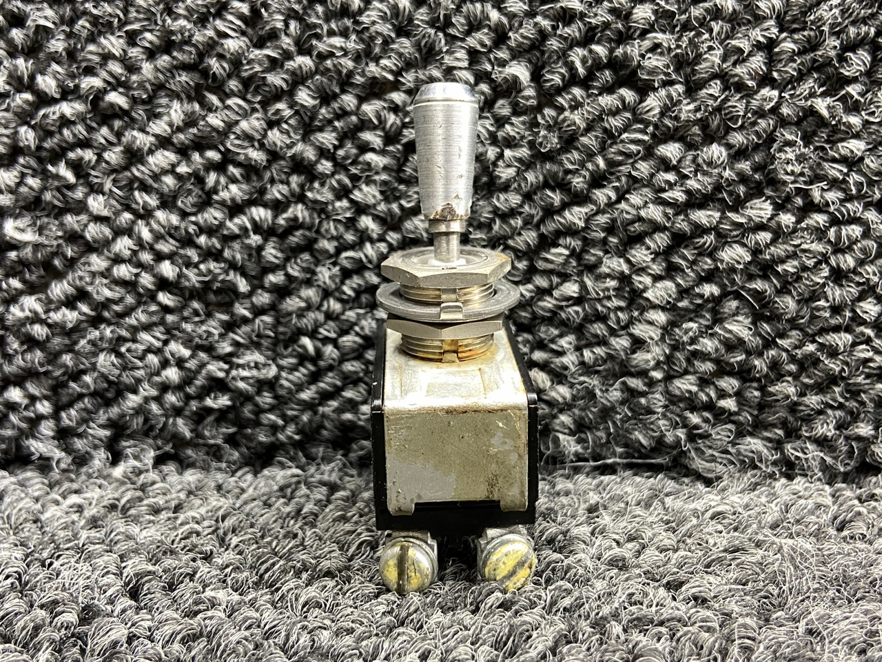 512TS1204-2 (Alt: 35-380053-7) Beechcraft S35 Two Position Toggle