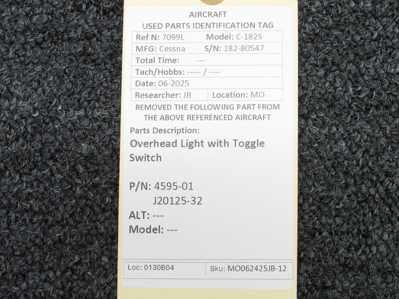 4595-01, J20125-32 Cessna C-182S Overhead Light and Toggle Switch