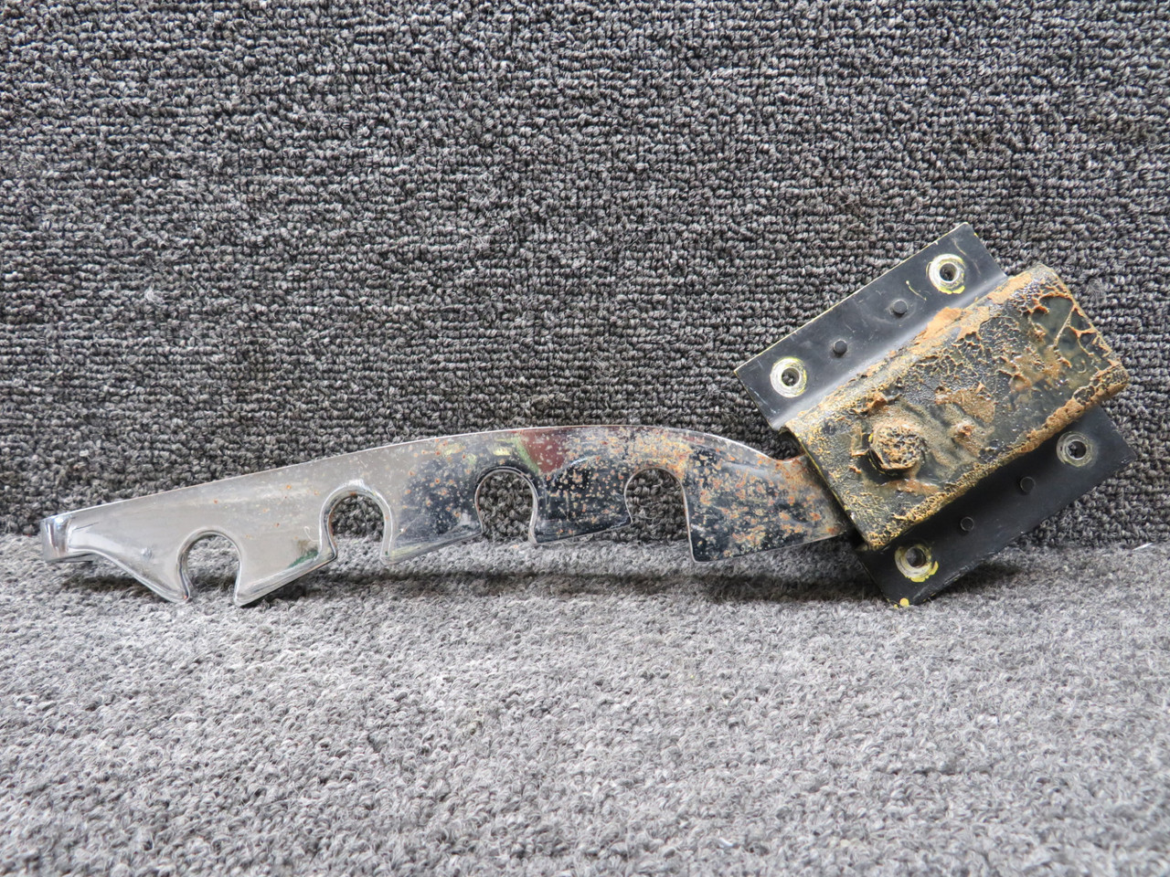 2413263-6 Learjet 24E Divan Latch Assembly RH