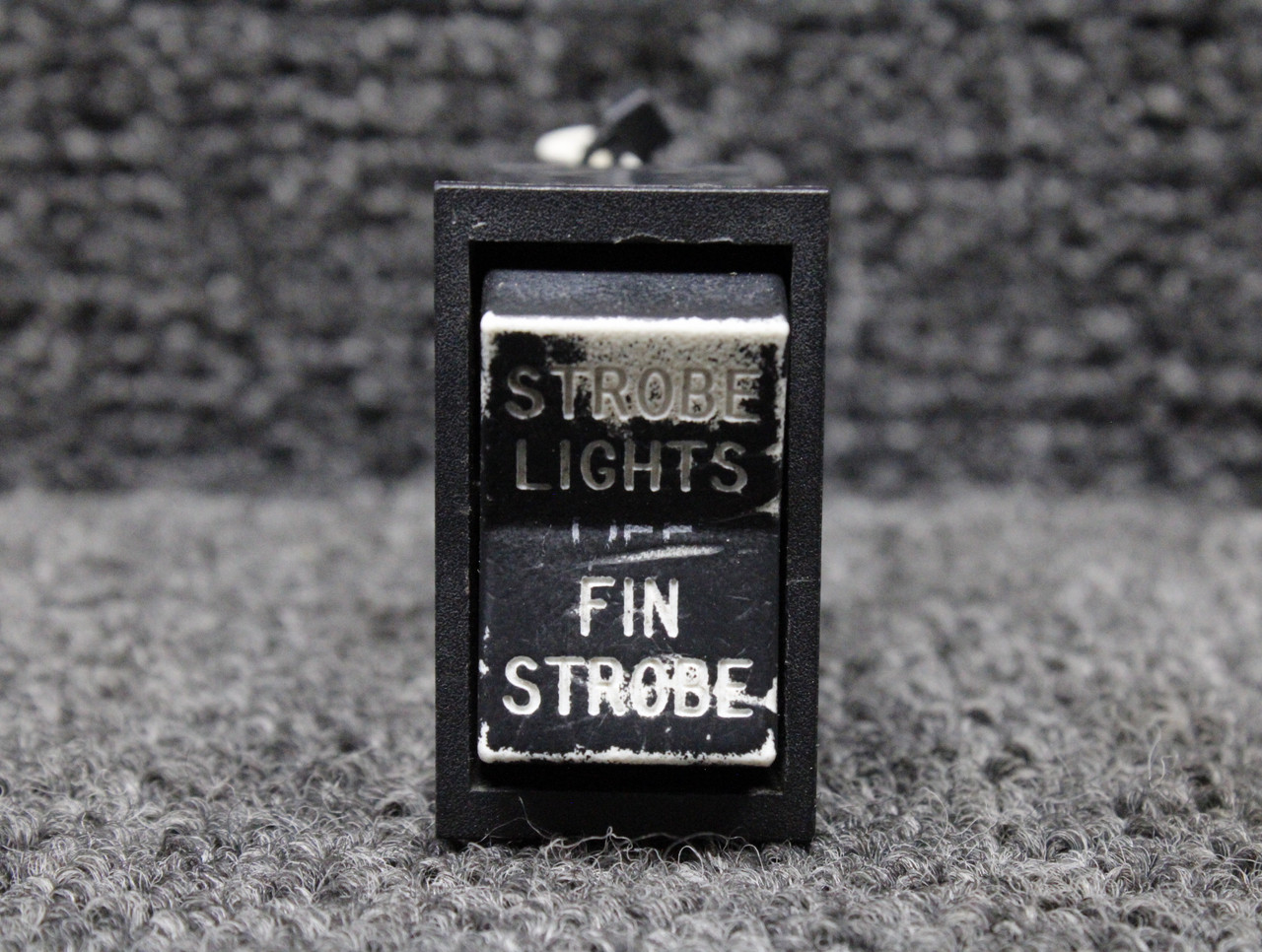 8941K700 (Alternate PN: 688-298) Piper PA28-181 3 Position Strobe