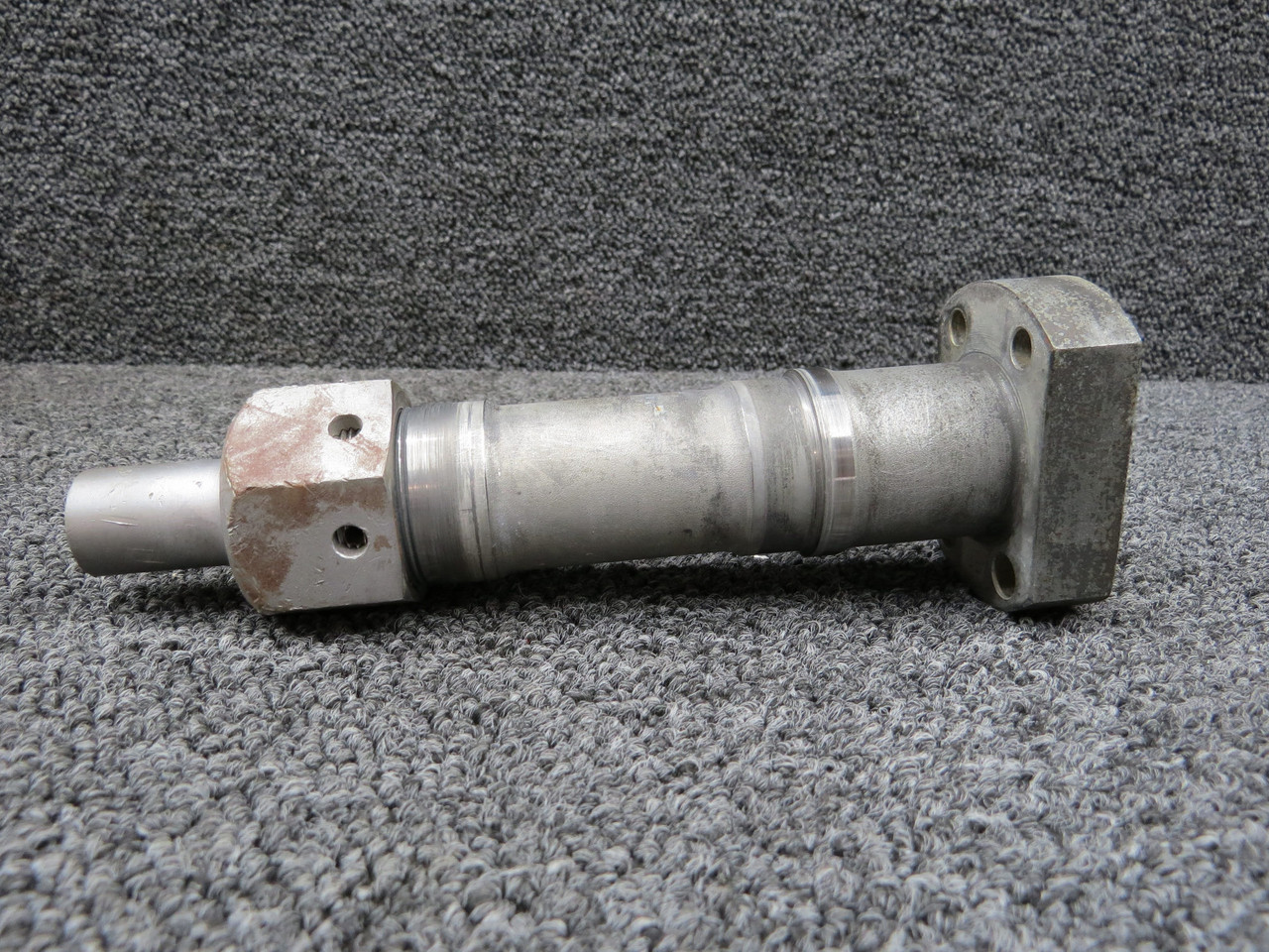 1441003-1 Cessna 205 Main Gear Axle with Axle Nut (Hollow Shaft, Steel)