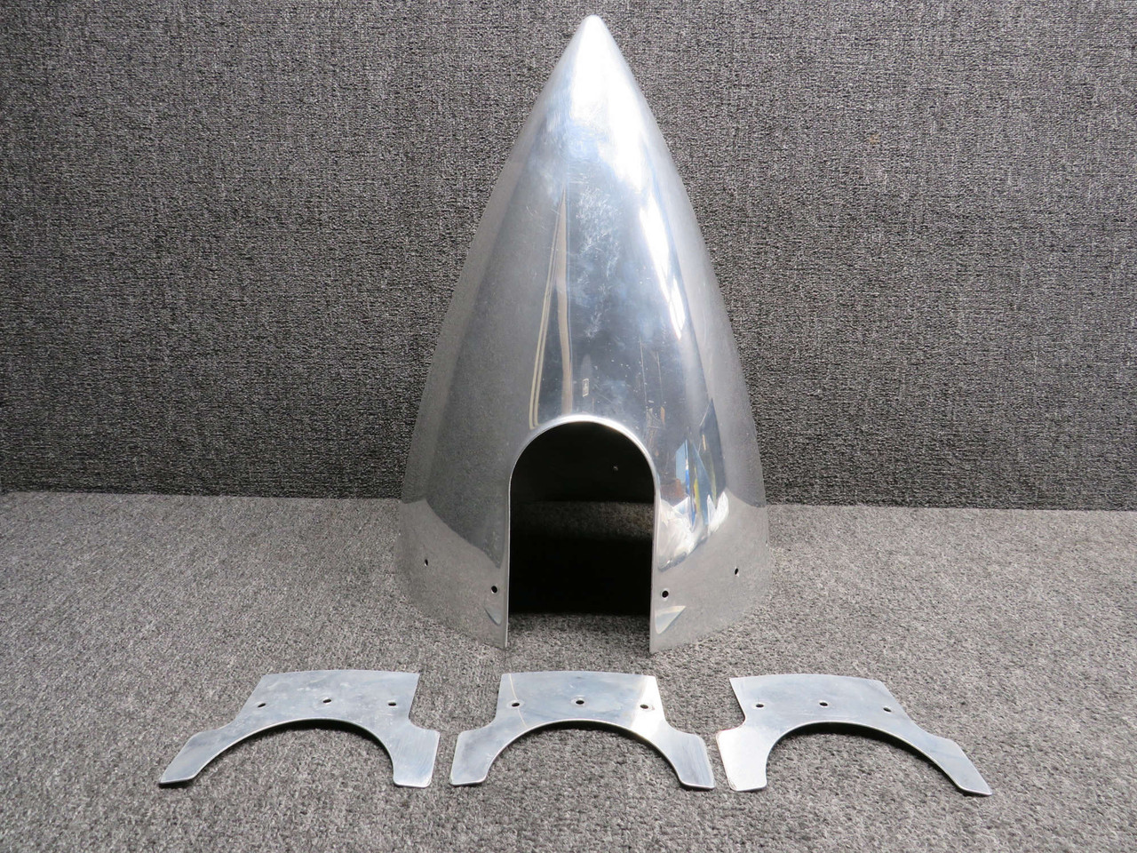 21460-000 Piper PA24-250 3 Blade Spinner Assembly