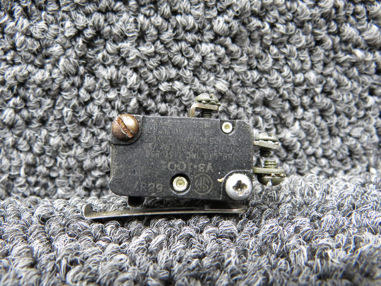 MS25253-1 (Alternate PN: V3-1001) Cessna 182M Micro Switch Fuel