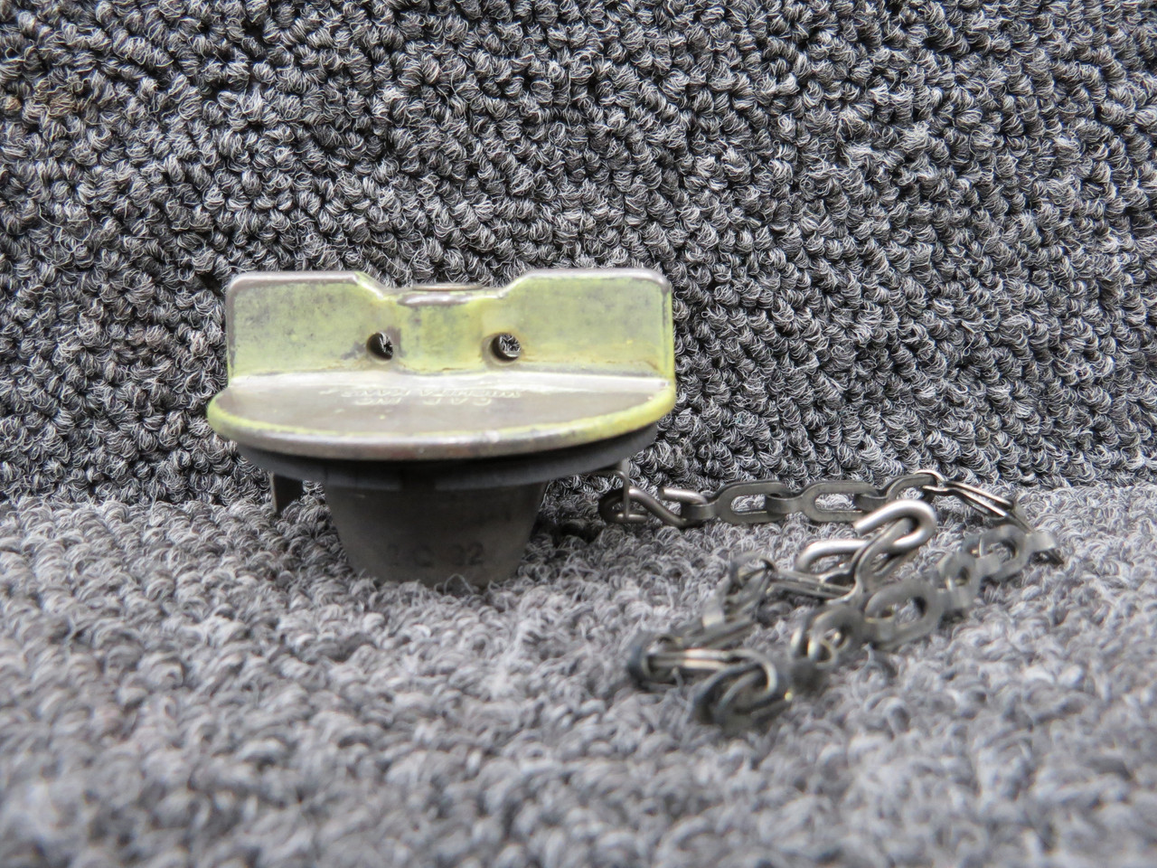C156003-0101 Cessna 182M Vented Fuel Cap with Chain