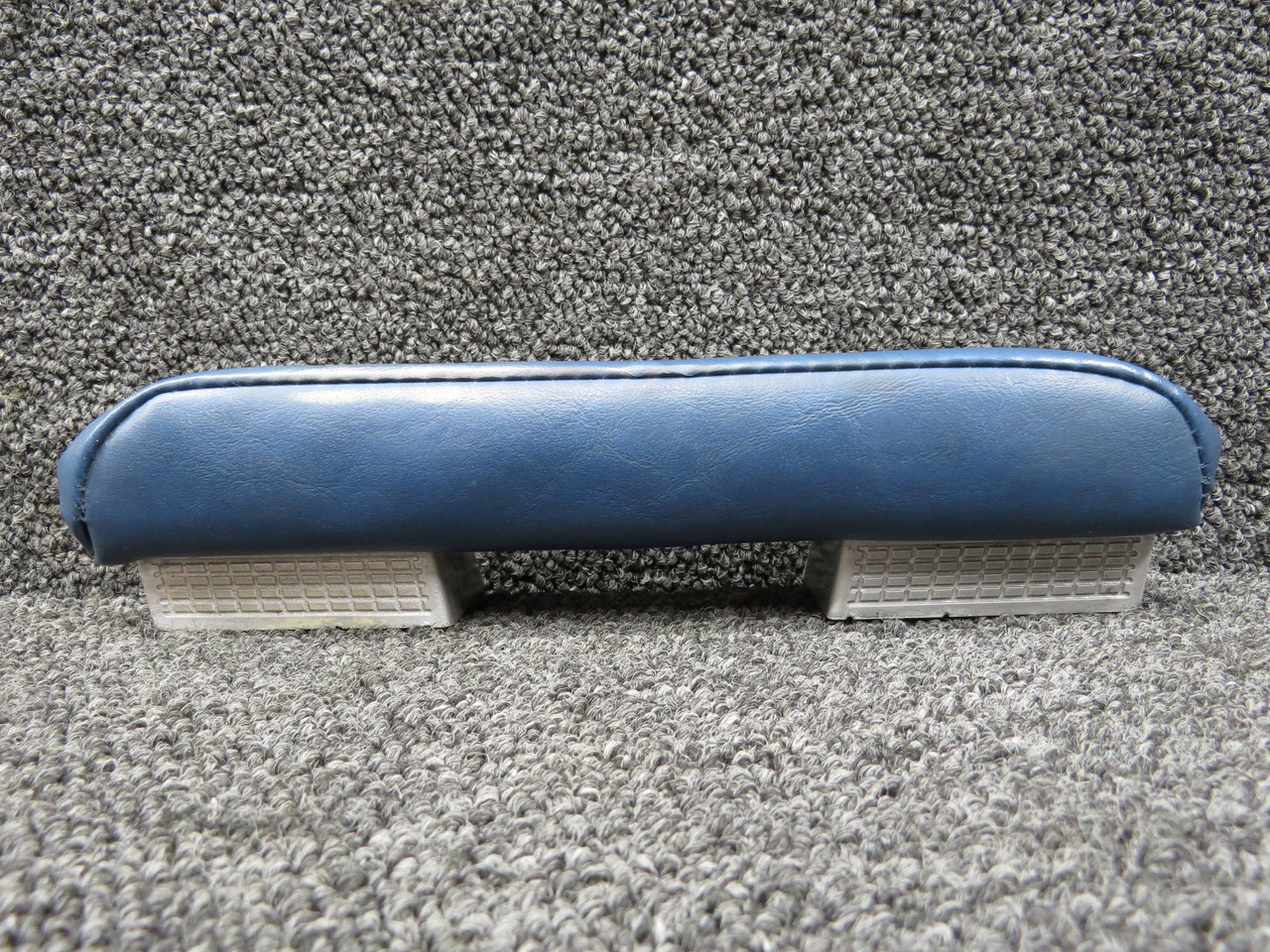 アナベルページ 1414082-18 Cessna 182M LH or RH Cabin Door Armrest Assembly