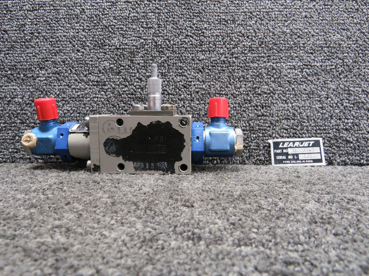 2380059-5 LearJet Aft Parking Brake Valve Assembly (Core)