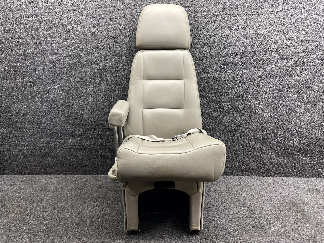 53524-005 Piper PA31-325 Aft Facing Passenger Seat Assembly RH