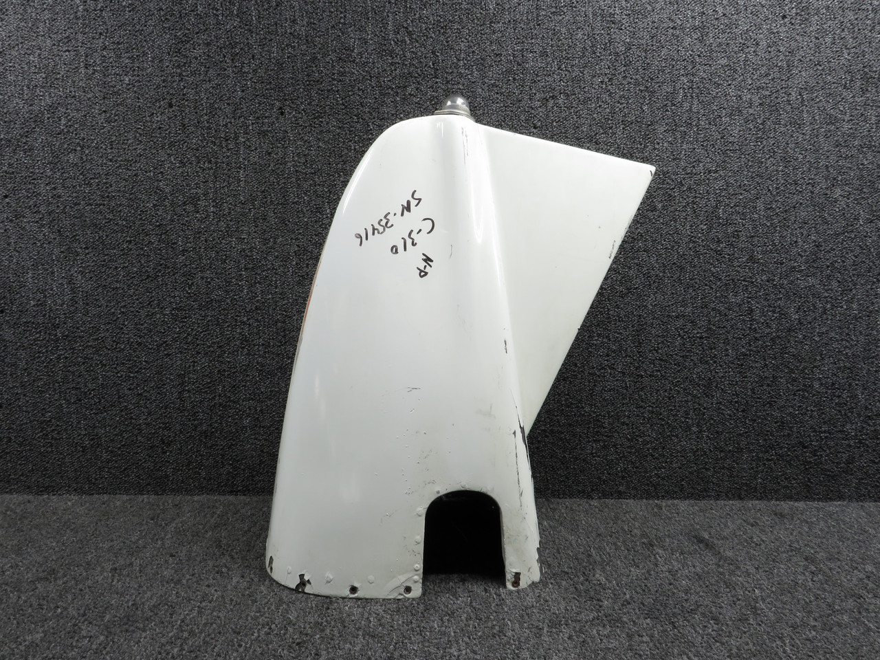 0814100-72 Cessna 310 Tail Stinger Assembly (Worn) For Sale