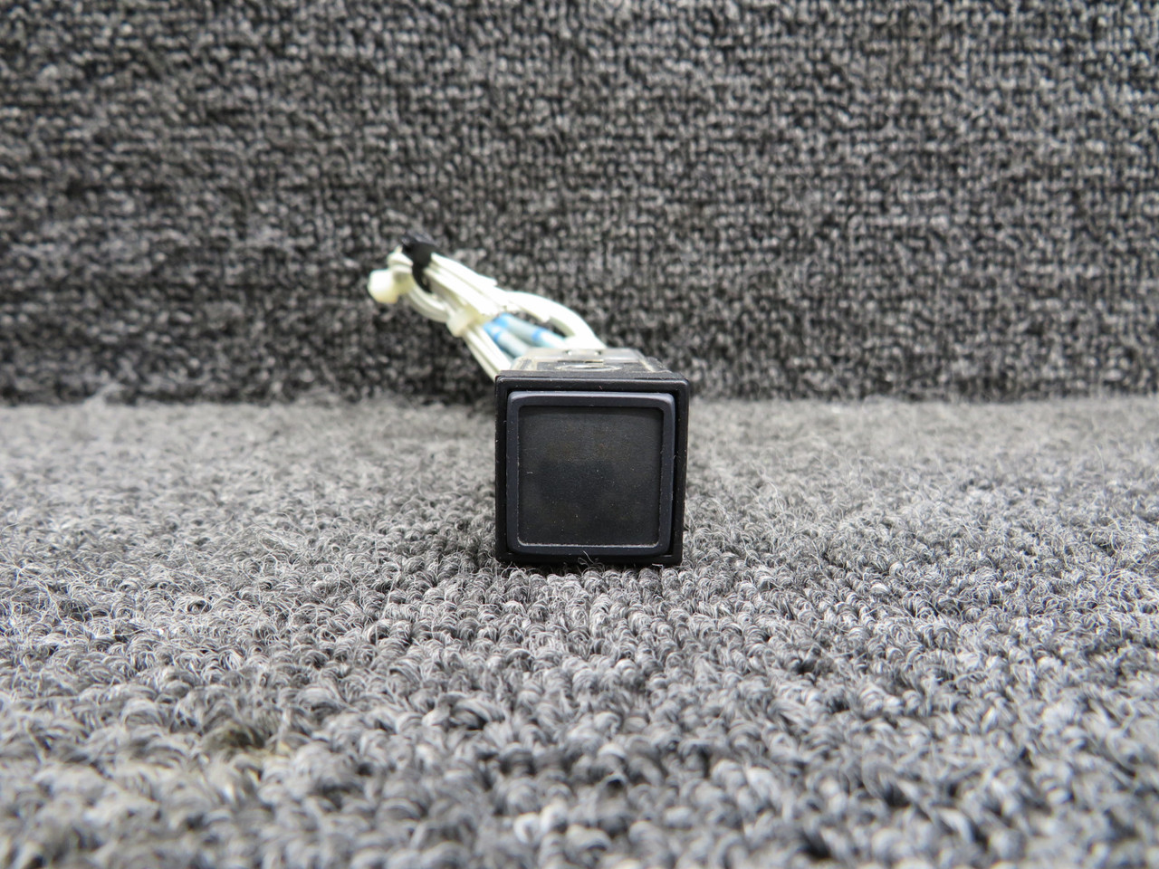 M22885-1084415 (Alt: 95-44-15) Aerospace Optics Annunciator Switch