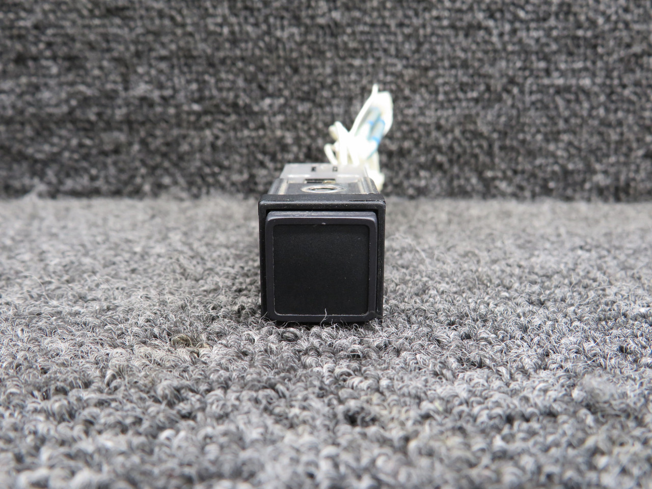 M22885-1084018 (Alt: 95-40-18) Aerospace Optics Annunciator Switch