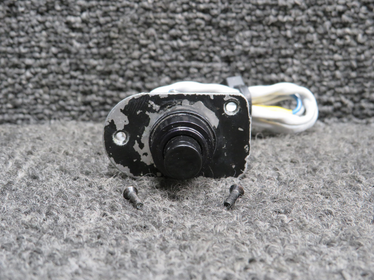 MS25089-1A Piper PA32-301 Push Button Switch Assembly with Plate
