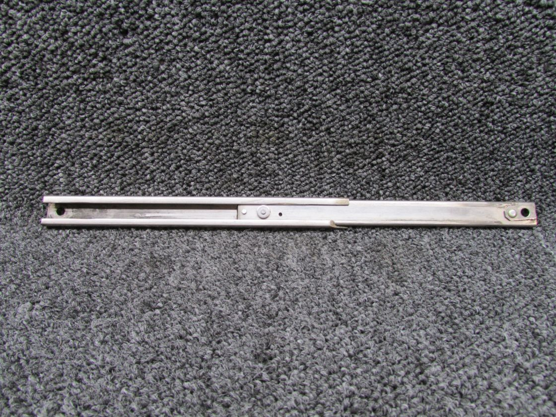 95507-005 Piper PA32-301 Door Holder Assembly Fwd