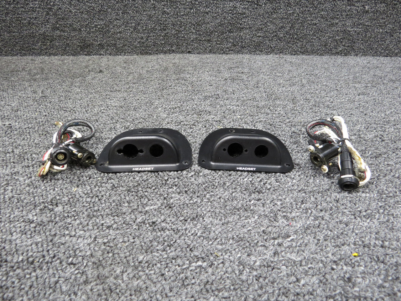 264ページ TJT-120, D746-1, C710-4 Robinson R44II Forward Audio Jack Set with