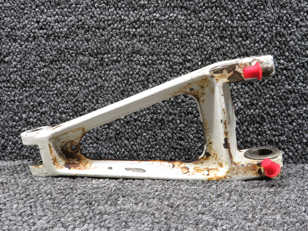 50-810295-17 Beechcraft Main Landing Gear Lower Scissor Link Assembly (Rusted)