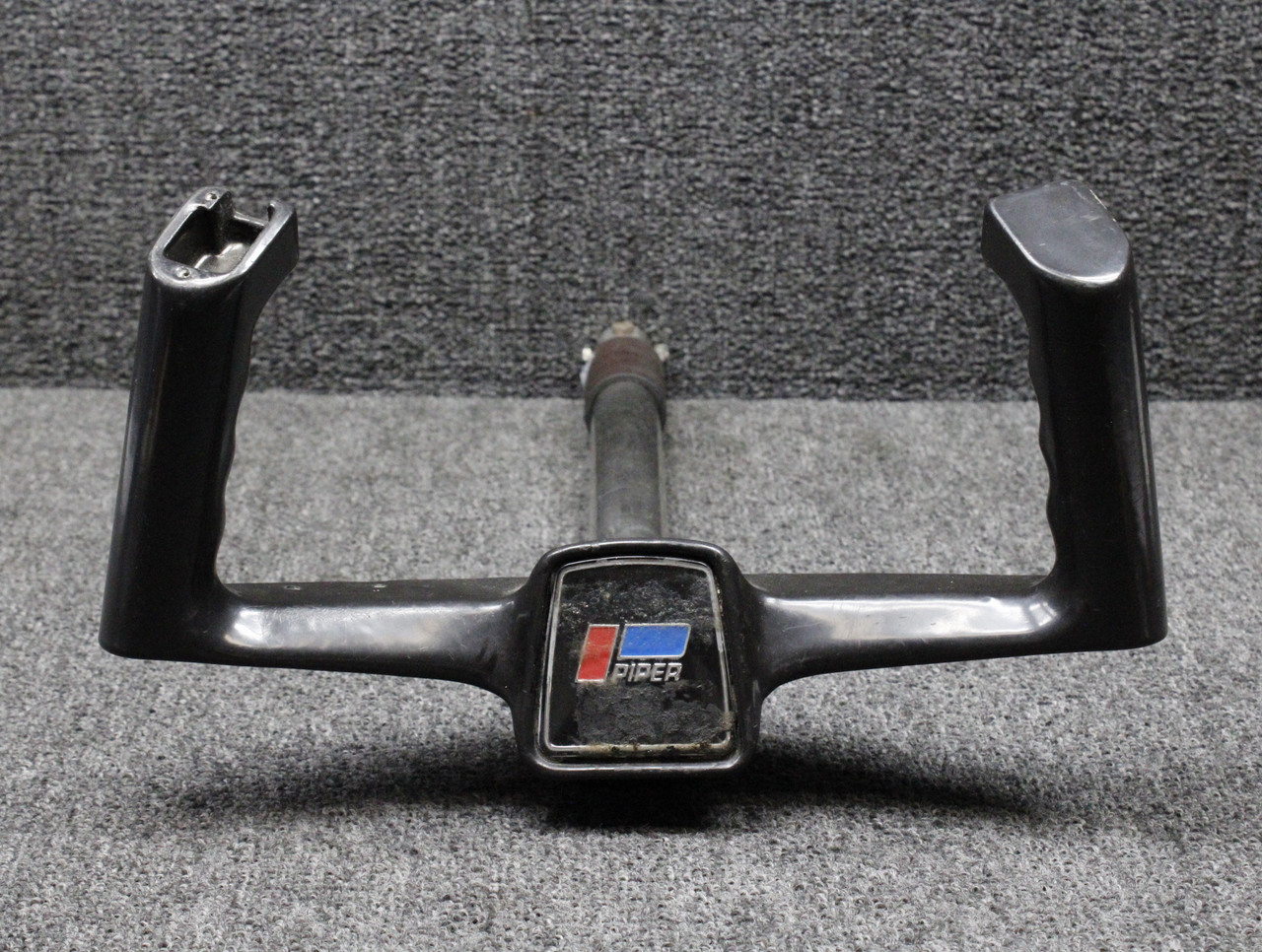 79276-000 Piper PA28-181 Control Wheel without Switch (L: 14”, D: 1.125”)
