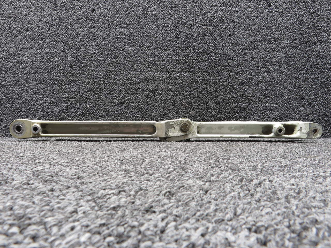 0841103-8, 0841102-4 Cessna 310K Landing Gear Upper and Lower Link Assembly RH