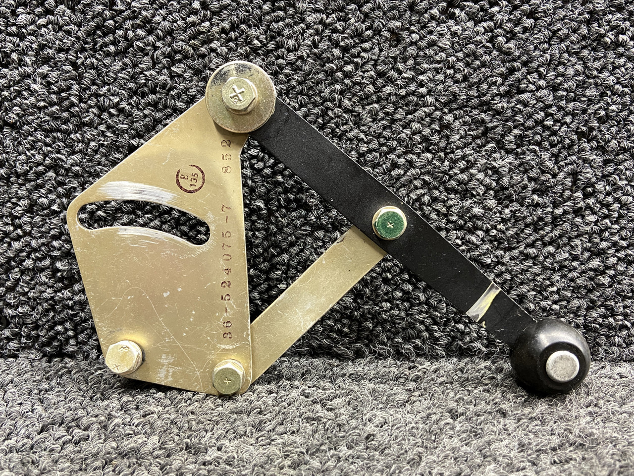 35coralページ 36-524075-1 Beechcraft A36 Cowl Flap Control Lever Assembly for Sale